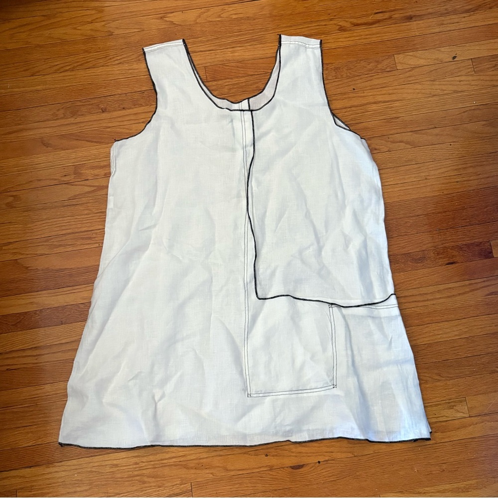 Cynthia Ashby 100% Linen White Sleeveless Tunic Top with Black Stitching